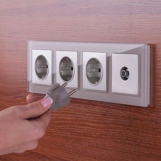 W0041117 Рамка на 4 поста Favorit, дымчатый,стекло Werkel, 4690389160042