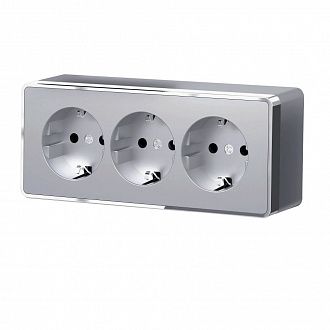 W5073106 Розетка тройная с заземлением и шторками Gallant, серебряный Werkel, 4690389167195