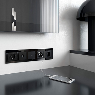 W0051108 Рамка на 5 постов Favorit, черный,стекло Werkel, 4690389160110