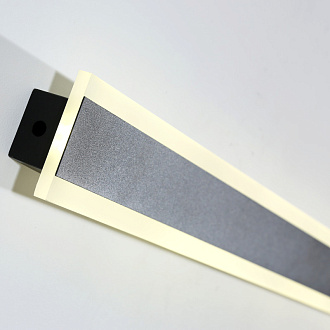 Уличный светильник Favourite Sagitta 4044-1W, D80*L800*W40, каркас черного цвета, белый акриловый рассеиватель, повышенная степень защиты от влаги, возможность составления комбинации из нескольких светильников