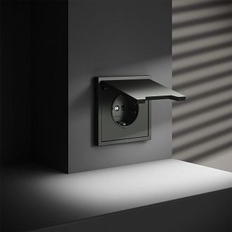 Розетка встраиваемая Voltum S70 с заземлением, защитными шторками и крышкой 16А, титан пластик Soft touch VLS040306