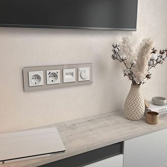 W0042417 Рамка на 4 поста Elite, дымчатый, стекло Werkel, 4690389180798