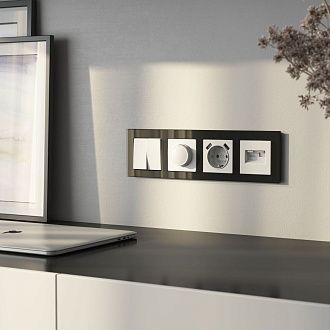 W0041108/ Рамка на 4 поста Favorit (черный,стекло) Werkel 4690389159954