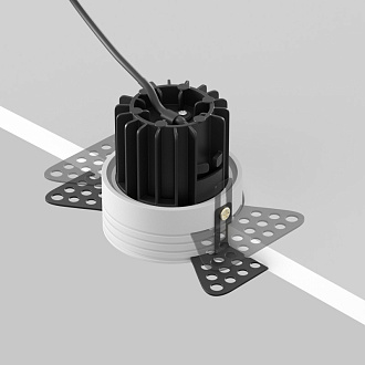 Встраиваемый светильник 5,4*5,4*5,3 см, LED, 7W, 3000К, Maytoni Technical ROUND DL058-7W3K-TRS-W белый, вр 5,5 см