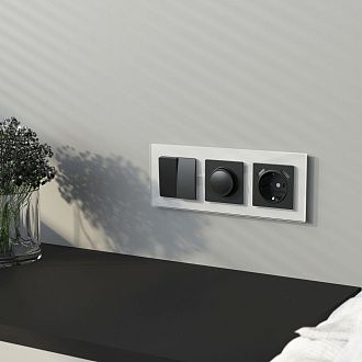 W0031101/ Рамка на 3 поста Favorit (белый,стекло) Werkel 4690389159749