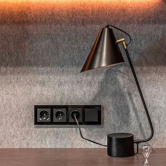 W0041108/ Рамка на 4 поста Favorit (черный,стекло) Werkel 4690389159954