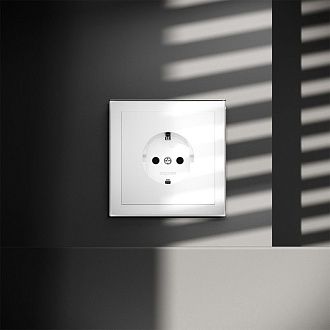 Розетка встраиваемая Voltum S70 с заземлением 16А, белый  пластик  VLS040101