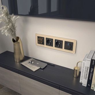 W0042443 Рамка на 4 поста Elite, айвори, стекло Werkel, 4690389180811