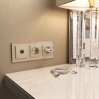 W0031111 Рамка на 3 поста Favorit, шампань,стекло Werkel, 4690389159794