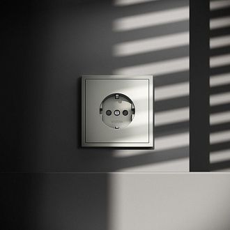 Розетка встраиваемая Voltum S70 с заземлением и защитными шторками, 16А, сталь пластик Soft touch VLS040205