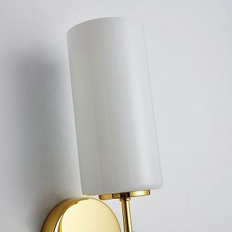 Бра Favourite Palmarius 2815-1W, D145*W120*H320, Каркас золотого цвета, плафон из белого матового стекла