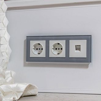 W0031115/ Рамка на 3 поста Favorit (серый,стекло) Werkel 4690389159824