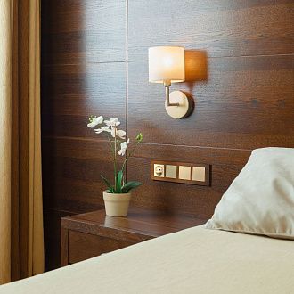 Розетка с заземлением и шторками (шампань) W1171111 Werkel 4690389157387