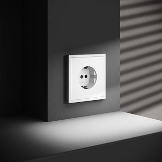 Розетка встраиваемая Voltum S70 с заземлением 16А, белый матовый пластик Soft touch VLS040102