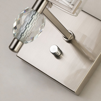 Бра Favourite Stine 2704-1W, D220*W100*H260, никель, плафон из прозрачного узорного стекла, декоративные элементы из прозрачного хрусталя, управление с помощью диммера