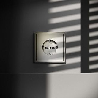 Розетка встраиваемая Voltum S70 с заземлением и защитными шторками, 16А, шелк пластик Soft touch VLS040204