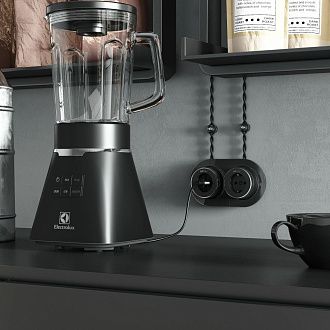 W5871051 Розетка с заземлением Vintage, черный матовыйхром Werkel, 4690389174704