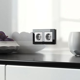 W0021108 Рамка на 2 поста Favorit, черный,стекло Werkel, 4690389159589