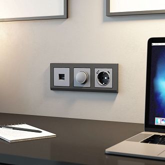 W1171765 Розетка с заземлением, шторками и USB тип A+C , серебряный матовый Werkel, 4690389195600