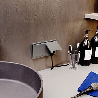 Розетка встраиваемая Voltum S70 с заземлением, защитными шторками и крышкой 16А, сталь пластик Soft touch VLS040305