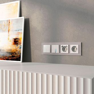 W0041117 Рамка на 4 поста Favorit, дымчатый,стекло Werkel, 4690389160042