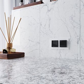 W1171248 Розетка влагозащ. с зазем. с защит. крышкой и шторками, черный акрил Werkel, 4690389197734