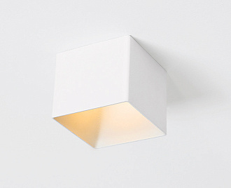 Встраиваемый светильник 7*7*12,5 см, ITALLINE DL 3024 white, вр 6,4 см