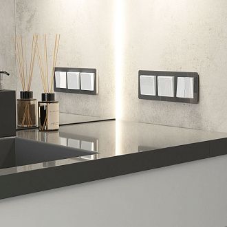 W1171241 Розетка влагозащ. с зазем. с защит. крышкой и шторками, белый акрил Werkel, 4690389197338