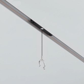 Коннектор с тросовым подвесом Tau в шинопровод Gravity, черный 13*2*-200 см, *Maytoni Technical  TRA101SWT-2BB, Серебро